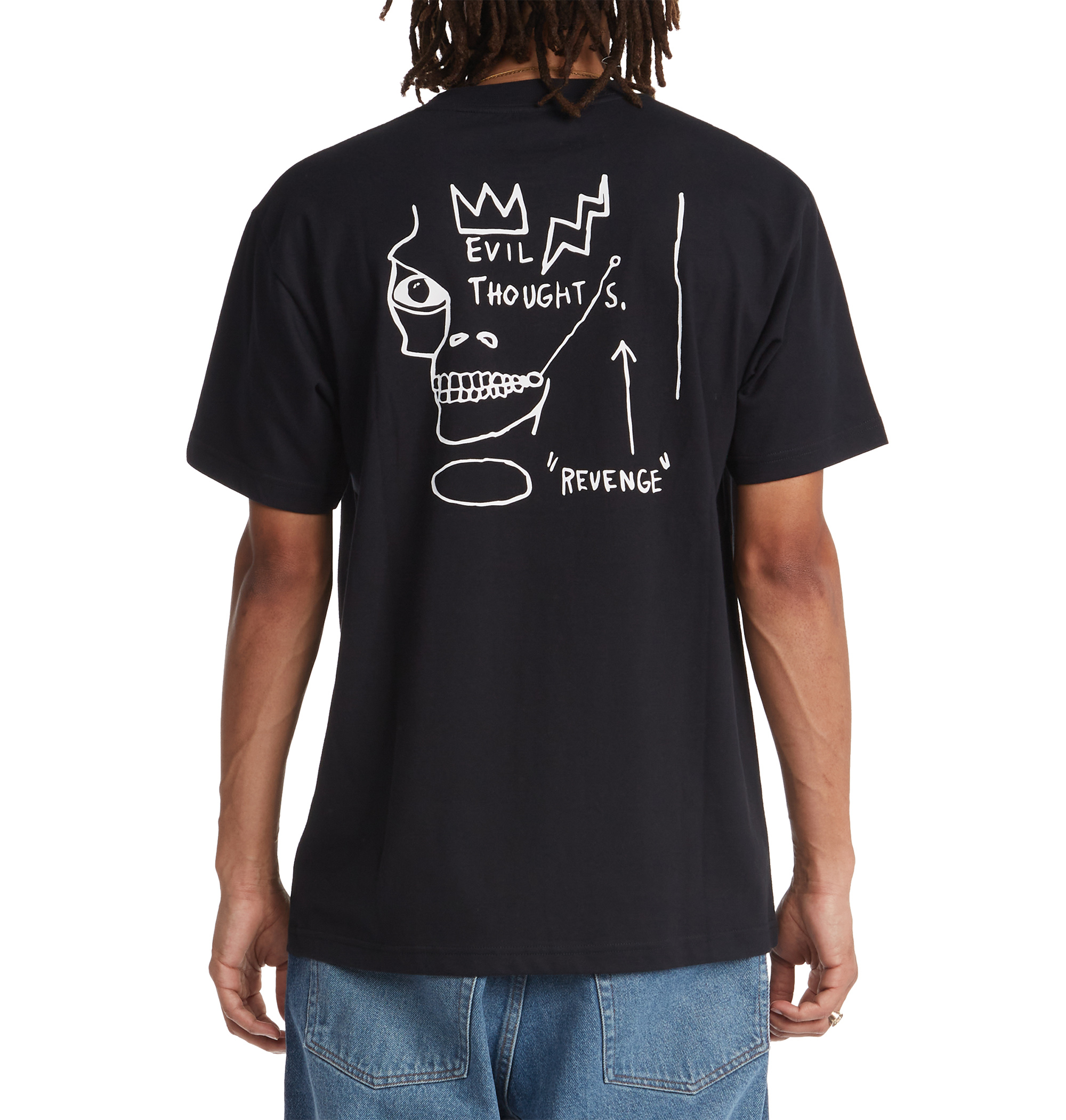＜DC Shoe＞ DCxJMB EVIL THOUGHTS HSS 20世紀で最も影響力のあるストリートアーティストの一人Jean-Michel Basquiatが、21歳の時に残した21の作品と、DC SHOESの最も象徴的なヘリテージスタイルであるLynx OGとLegacy OG、 そしてManual Hiをフィーチャーした、フットウェアとアパレルの至極のコレクション